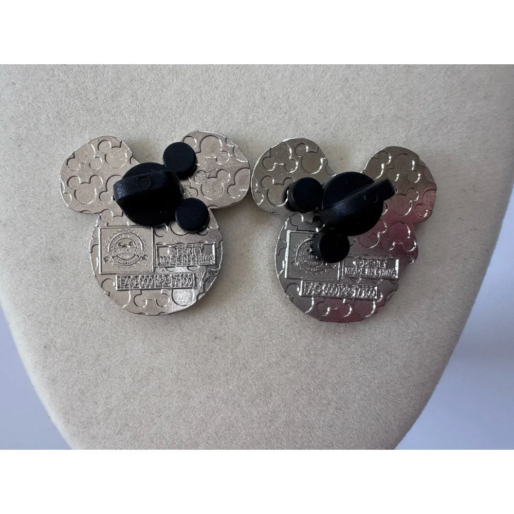 Disney Trading 2 Pin Lot Minnie Nervous And Embarrassed Emojis Trading Pins